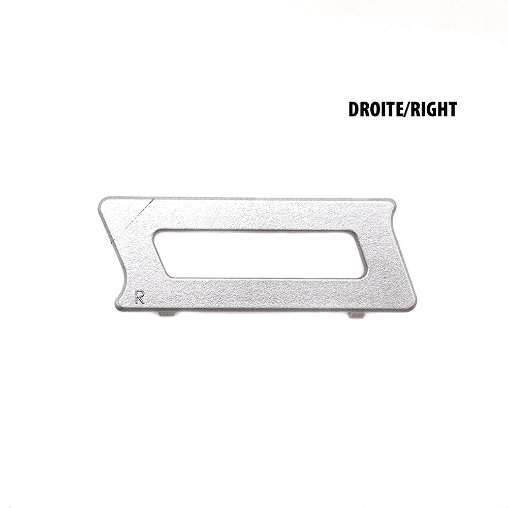 Insert décoratif gris métallisé pour bras oscillant droit avec la lettre R gravée