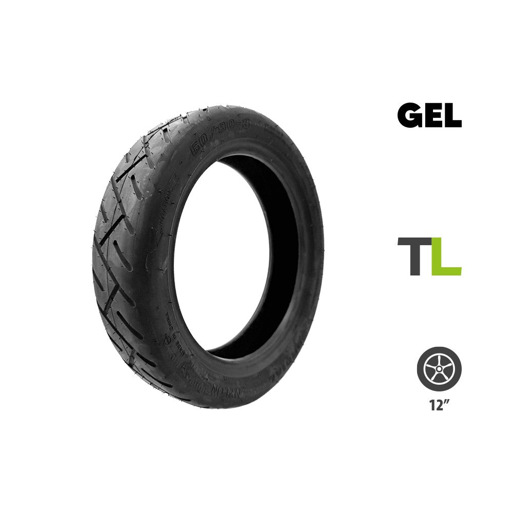 Pneu tubeless 60/90-8 noir avec gel anti-crevaison présenté de trois-quarts