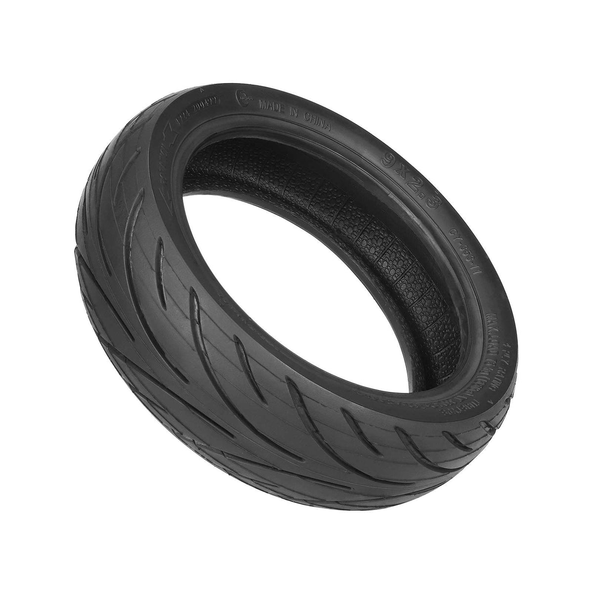 Pneu Yuanxing 9 pouces 9x2,3 noir pour trottinette électrique vu en trois-quarts