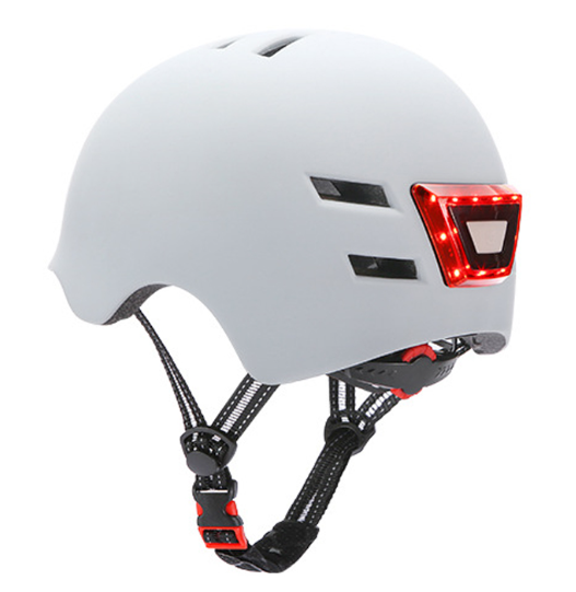 Casque blanc avec lumière LED intégrée à l'arrière