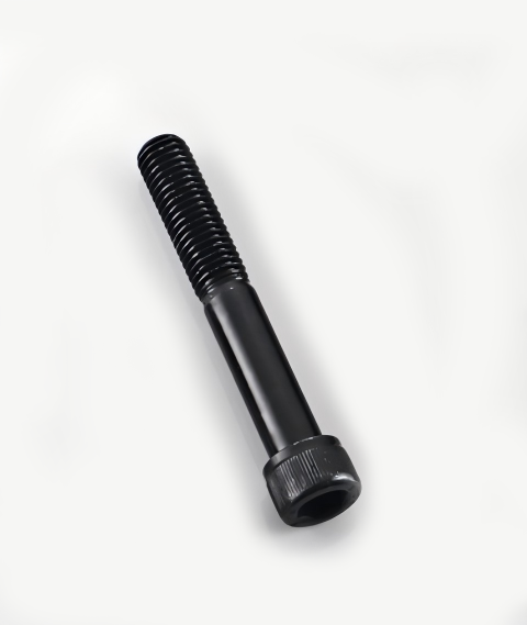 Vis BTR noire M8x45 pour trottinette électrique sur fond blanc