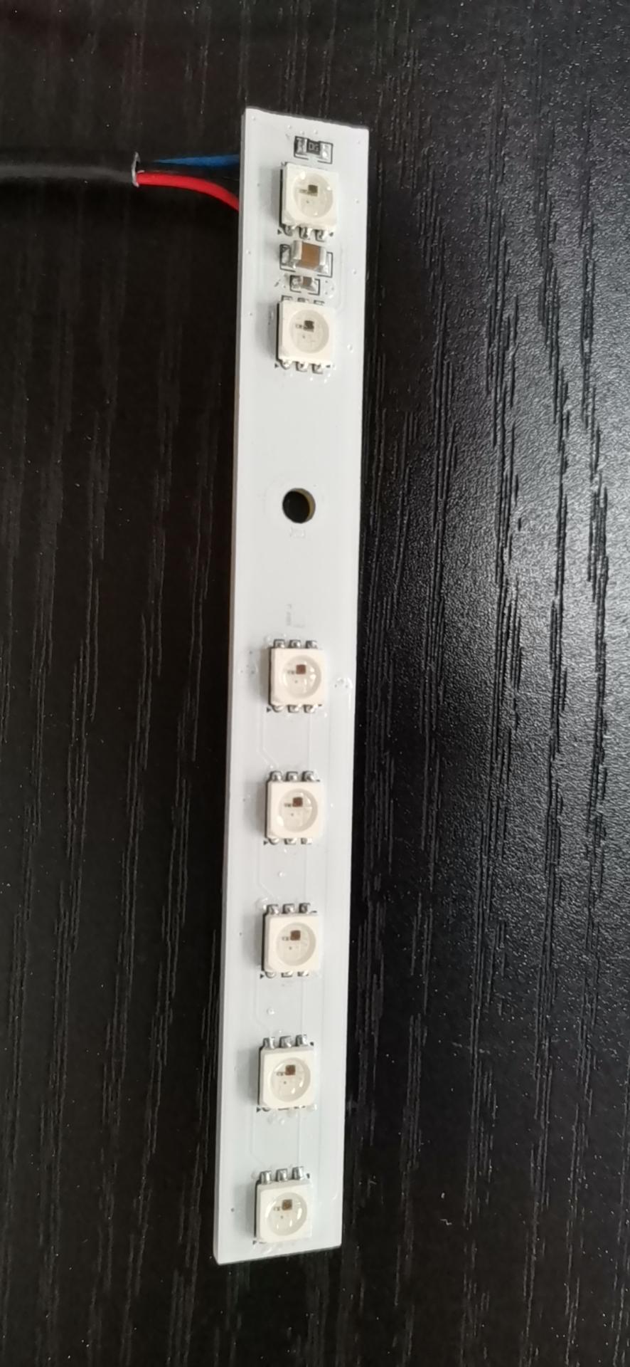 Barre LED de bras oscillant arrière droit 850 mm pour trottinette électrique Rovoron S7.