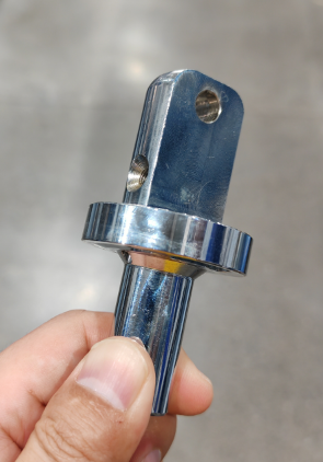 Charnière inférieure de pliage chromée pour trottinette électrique tenue à la main