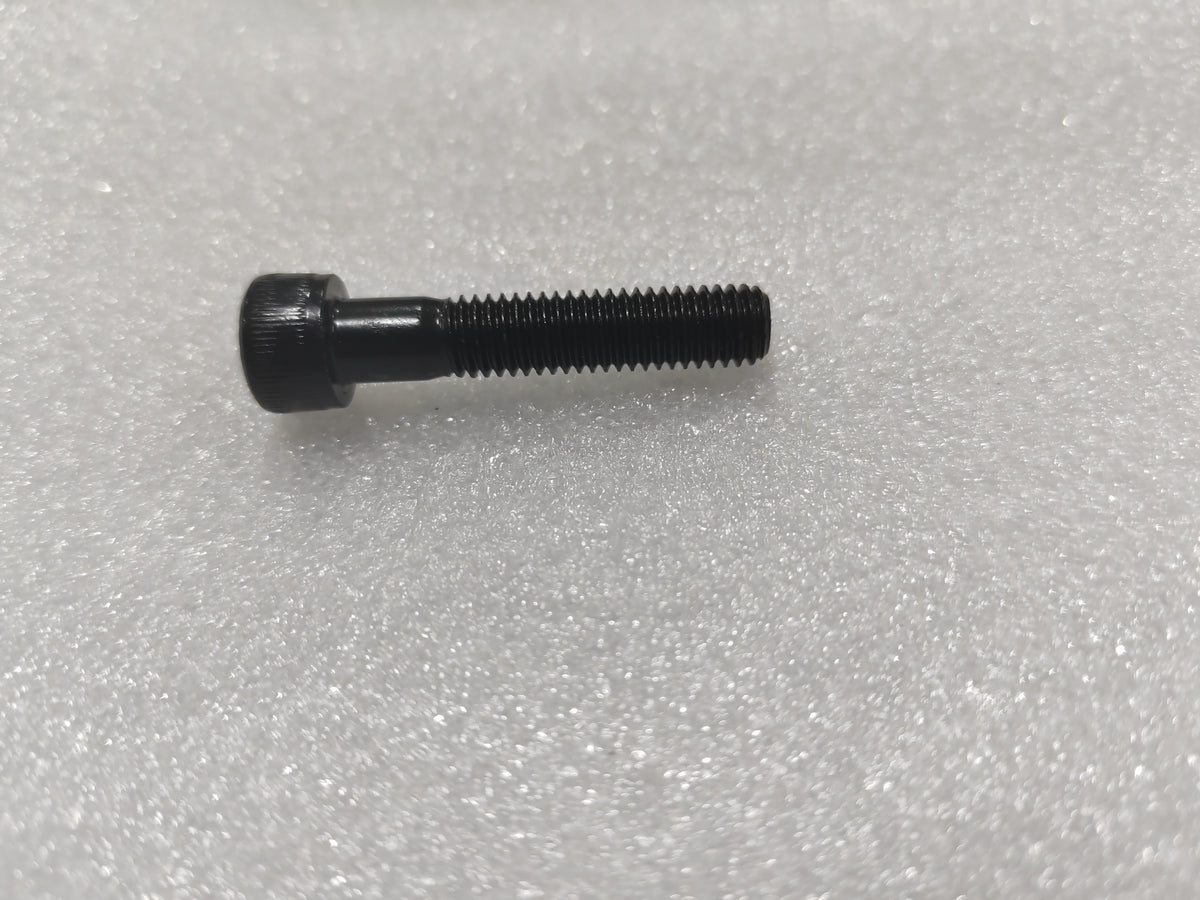 Vis noire BTR M8x40 de classe 12.9 posée à plat