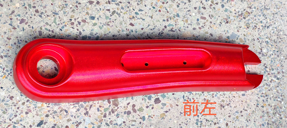 Bras de suspension avant gauche rouge anodisé pour trottinette Dualtron Achilleus vu de haut