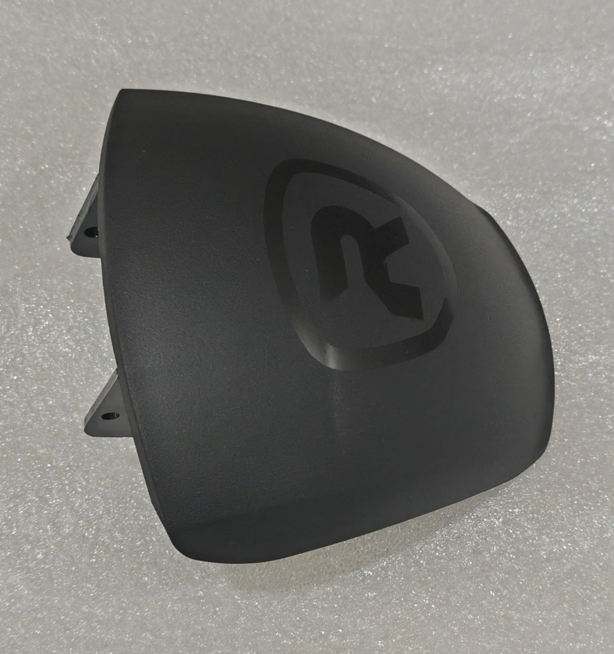 Garde-boue avant inférieur noir avec le logo R pour trottinette électrique Rovoron R7
