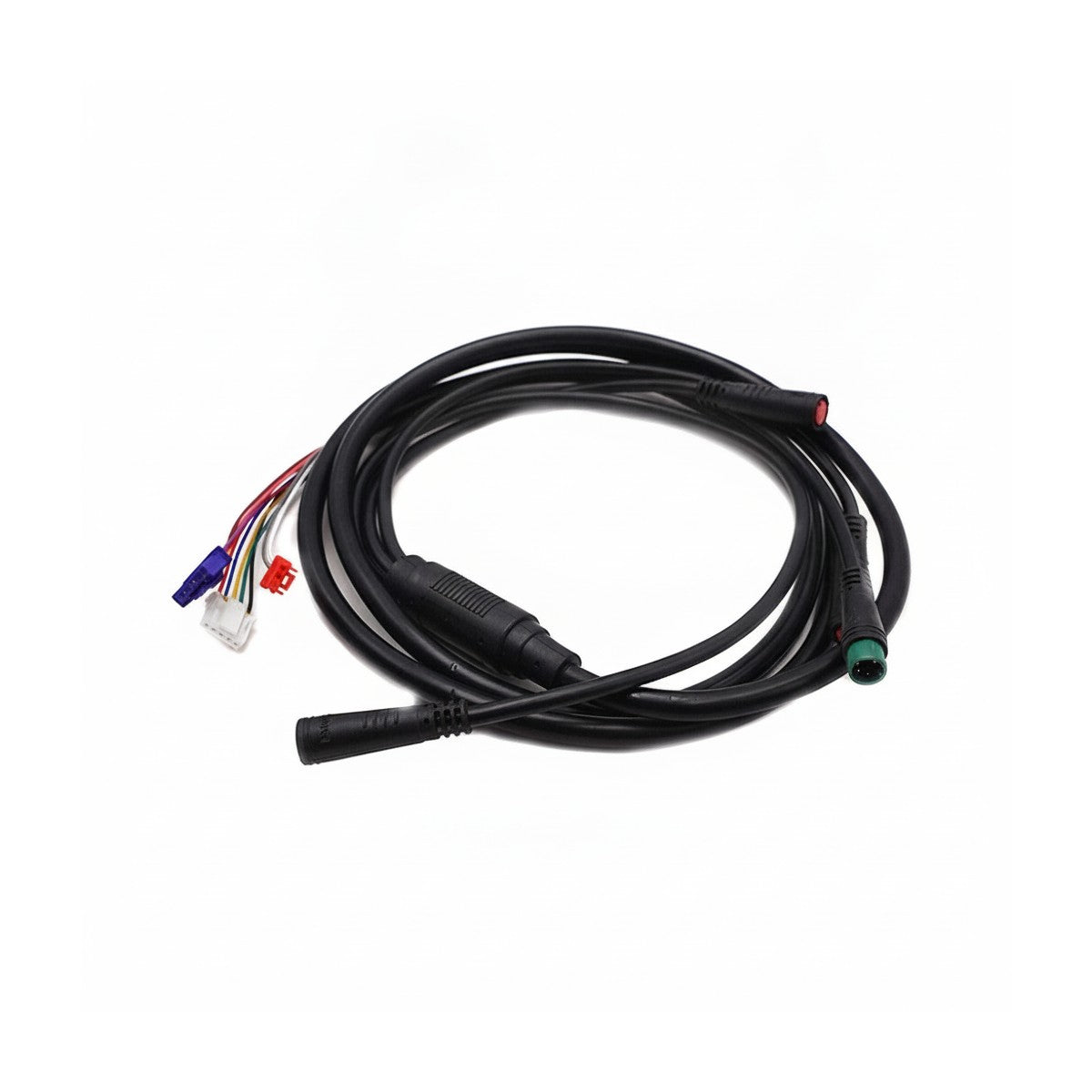 Câble data principal noir de 150 cm avec connecteurs étanches et fiches de câblage sur fond blanc