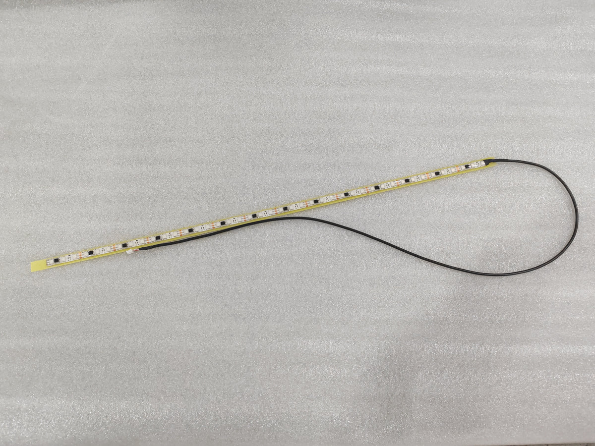 Barre LED de colonne de direction droite 820 mm avec son câble de connexion noir posée à plat