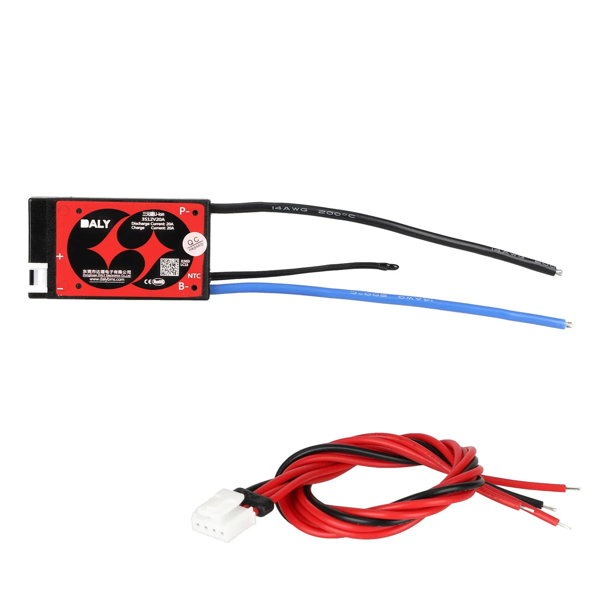 Carte BMS Daly 12V 20A 3S avec son câble de équilibrage sur fond blanc