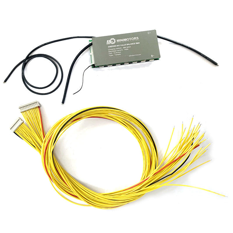 Carte BMS 84V Minimotors grise accompagnée de ses câbles d'équilibrage jaunes et noirs