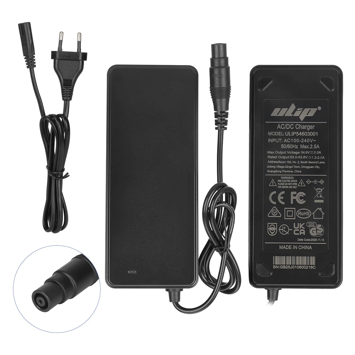 Chargeur de trottinette électrique noir 54,6V 2A avec son câble d'alimentation secteur