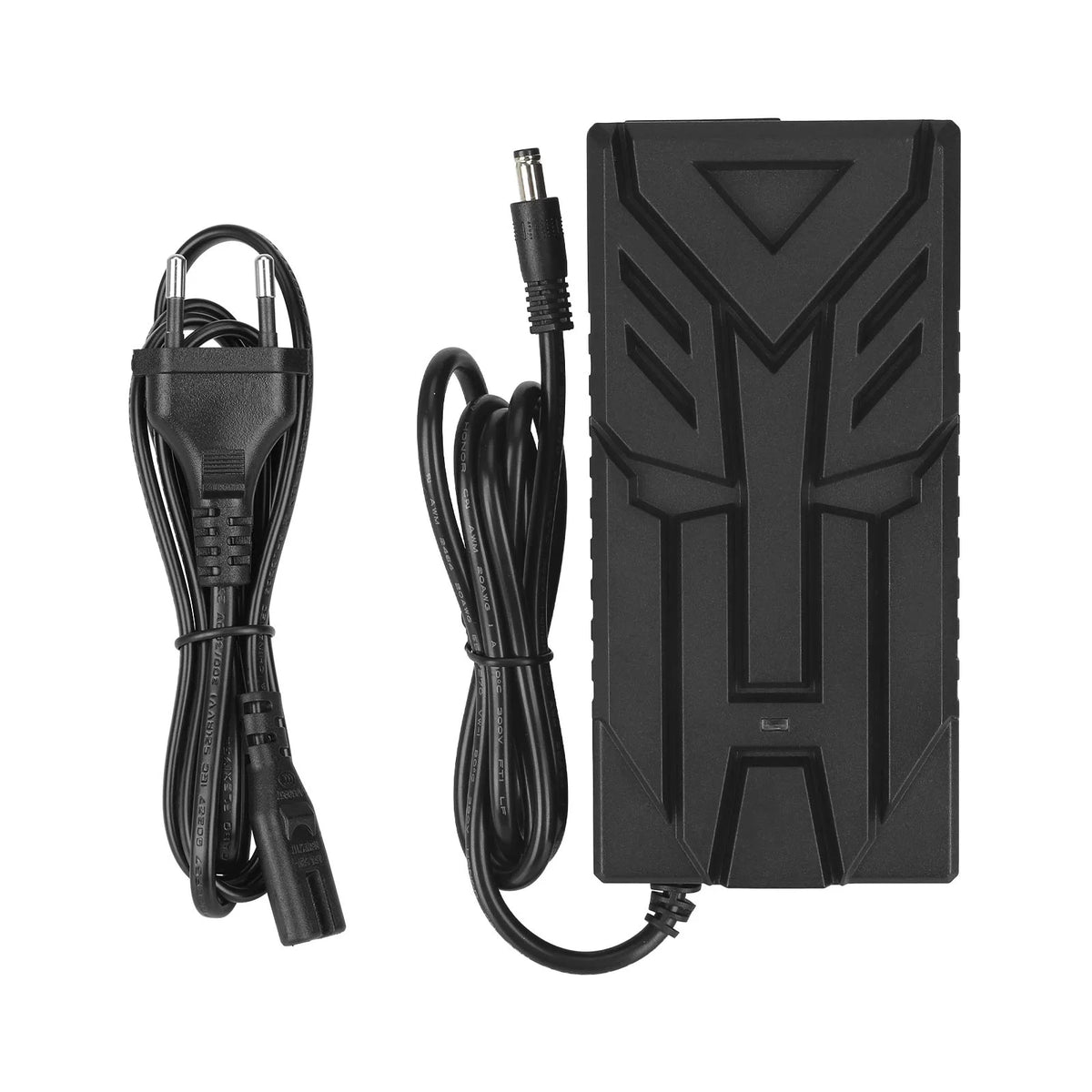 Chargeur noir 58,8V 3A avec son câble d'alimentation secteur et embout DC 2,1 mm