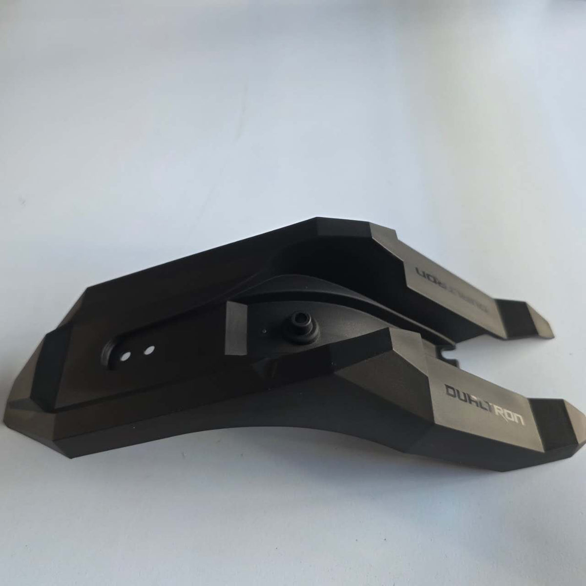 Garde-boue avant supérieur noir pour trottinette électrique Dualtron Sonic Alien vu de trois-quarts