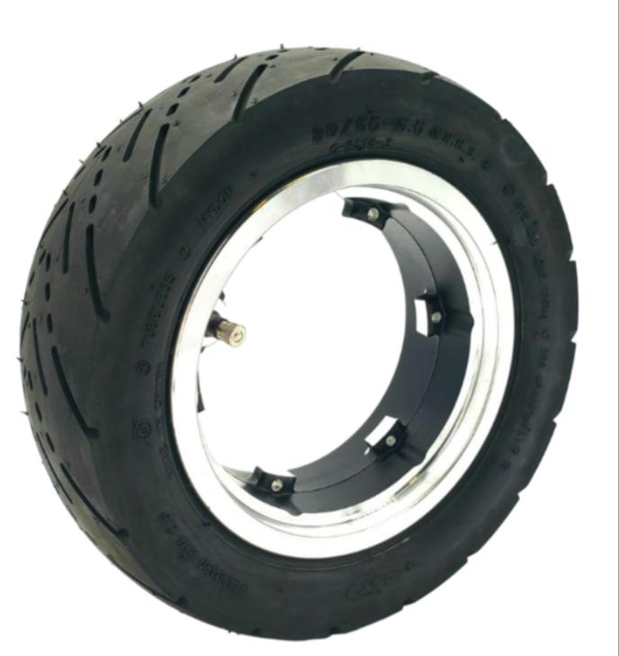 Roue assemblée avec pneu tubeless monté sur jante pour trottinette électrique Dualtron vue de trois-quarts