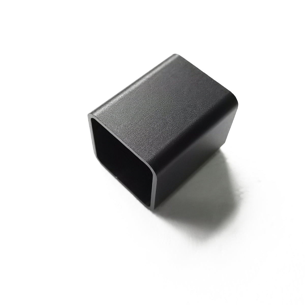 Base de suspension noire rectangulaire pour trottinette électrique Dualtron vue de trois-quarts