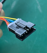 Connecteur plastique noir mâle SM-6A à six broches avec câbles électriques colorés