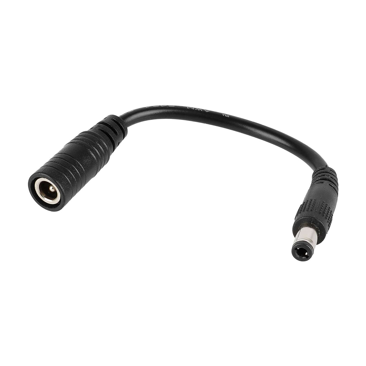 Câble adaptateur de charge DC2.1 vers DC2.5 noir sur fond blanc