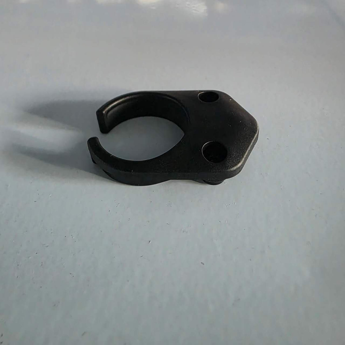 Protège-câble de potence noir pour Dualtron Sonic Alien vu de haut