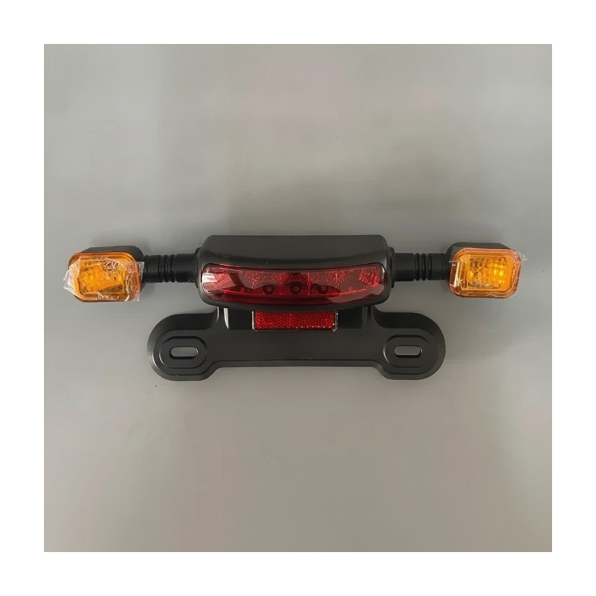 Feu Arrière 3-en-1 avec Clignotants 12V, vue 2