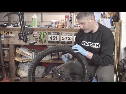 Vidéo : How to tubeless your mountain bike wheels with Juice Lubes